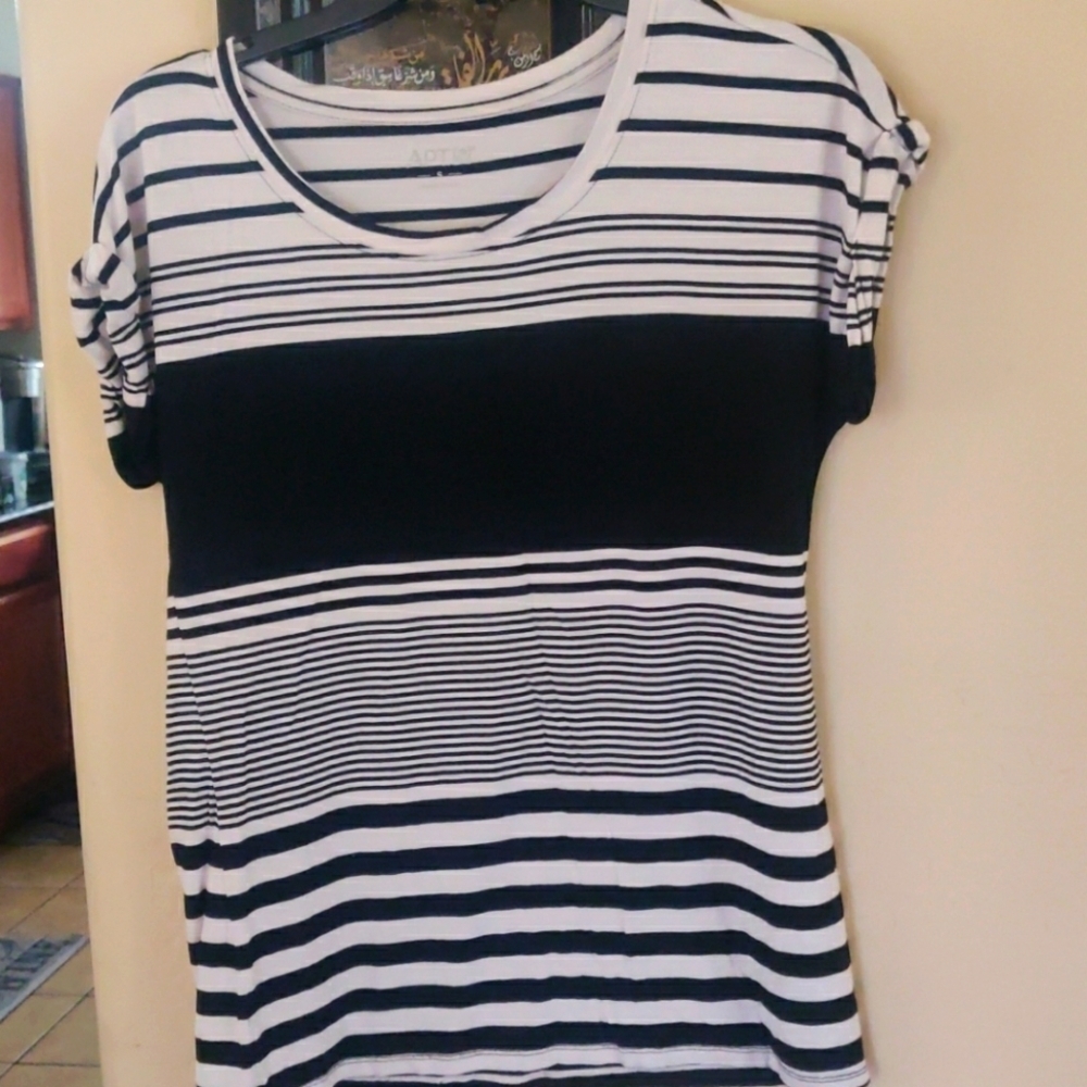 - - Apt.9 Womans shirt